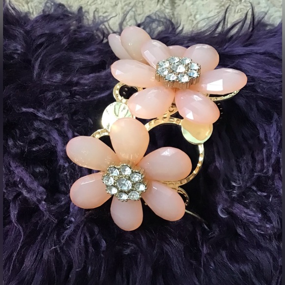 Fabulous Retro Flower Cuff Bracelet - Picture 2 of 5